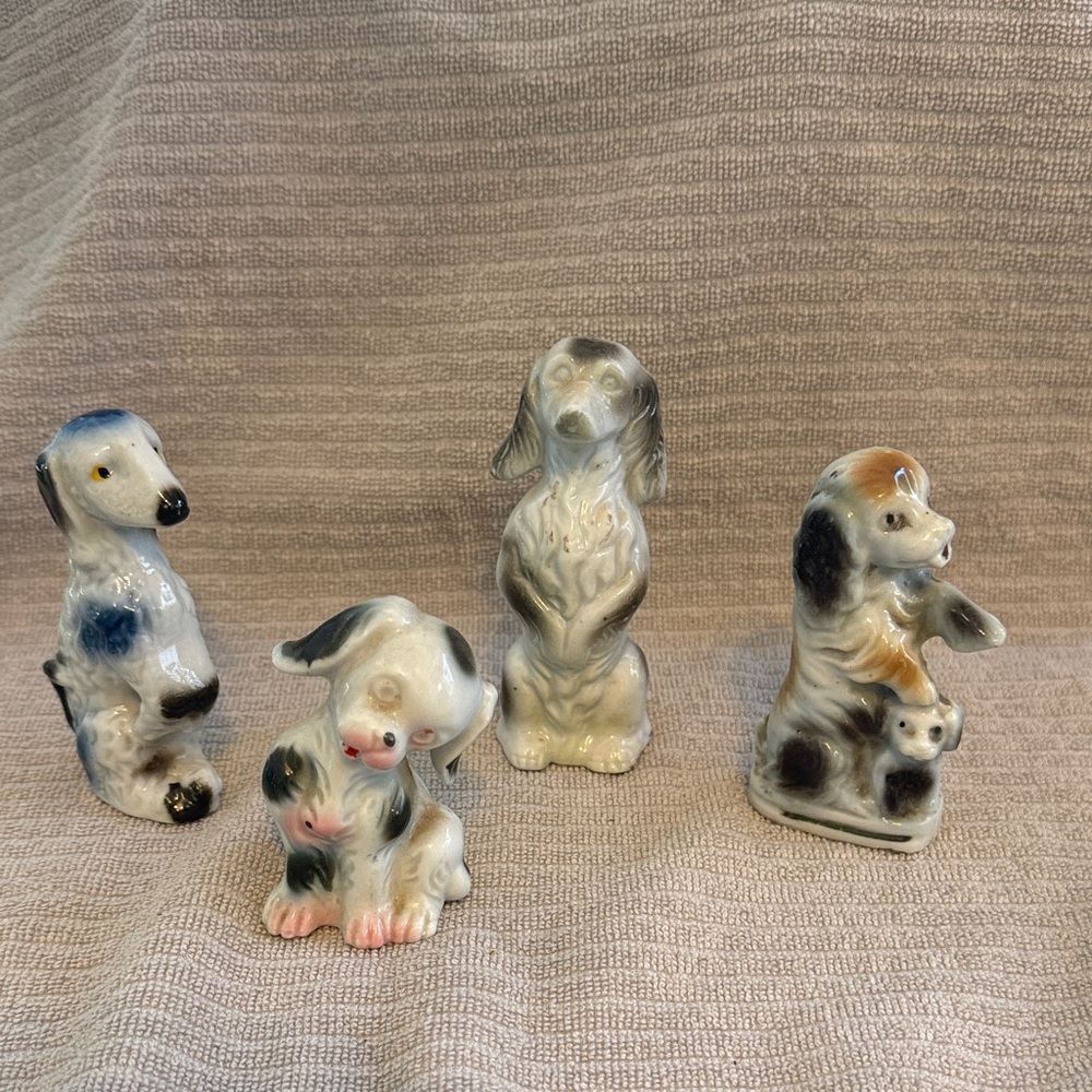Vintage porcelain Dog Figurine Set - Multicolor